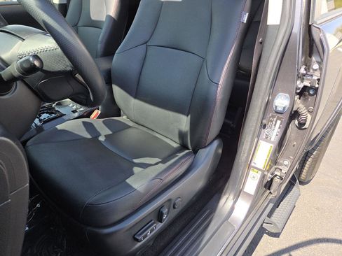 Used 2018 Toyota 4Runner TRD Off-Road Premium AWD/4WD image 17