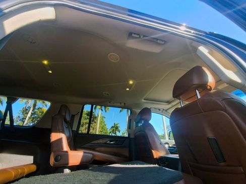 Used 2019 Cadillac Escalade ESV Luxury image 32