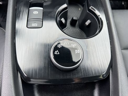 Certified 2025 Nissan Rogue SL image 19