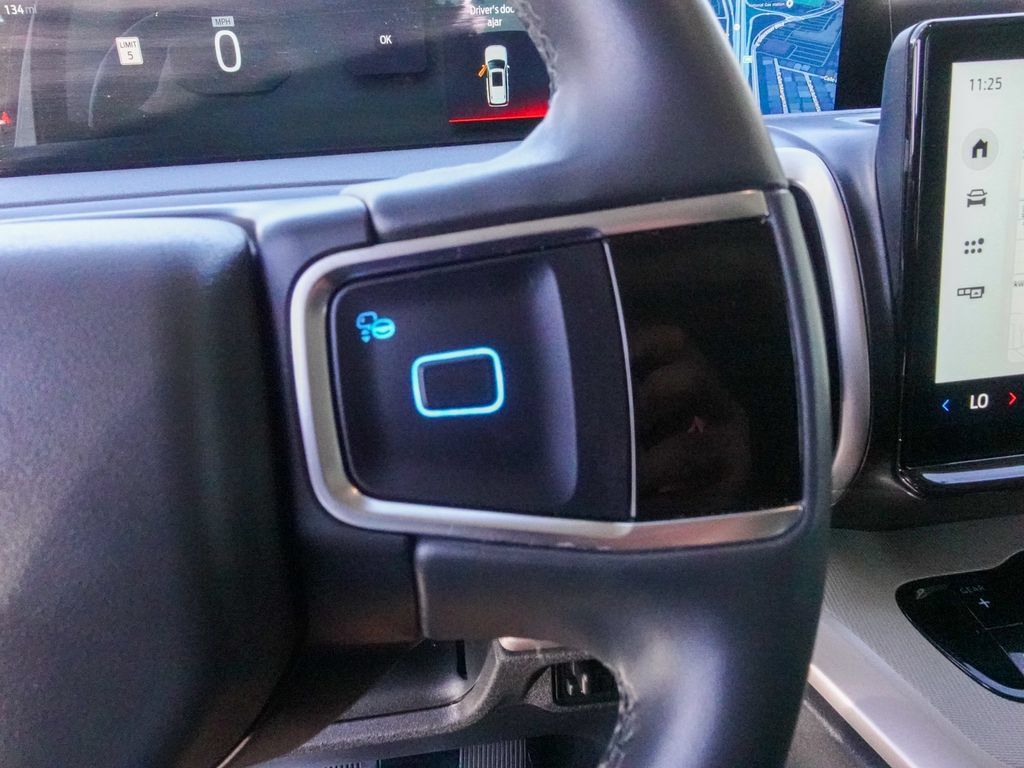 Used 2025 Ford Expedition Max Active AWD/4WD image 15