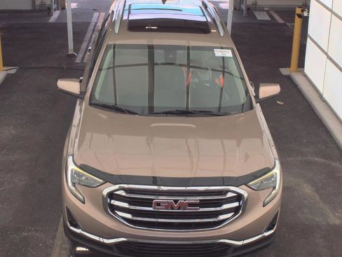 Used 2018 GMC Terrain SLT w/ Preferred Package FWD image 2