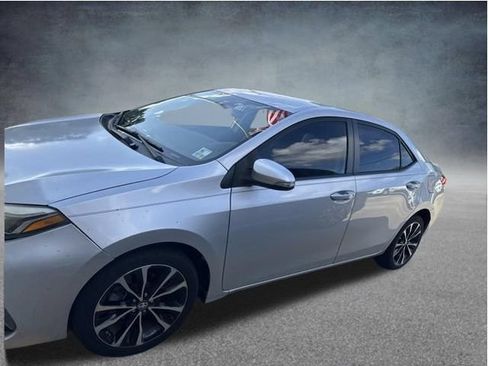 Used 2019 Toyota Corolla SE FWD image 2