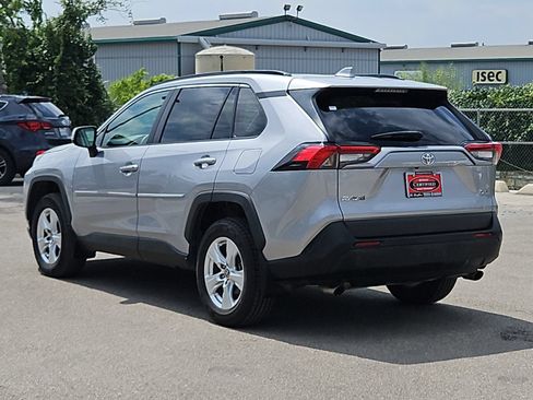 Certified 2021 Toyota RAV4 XLE w/ Convenience Package FWD image 3