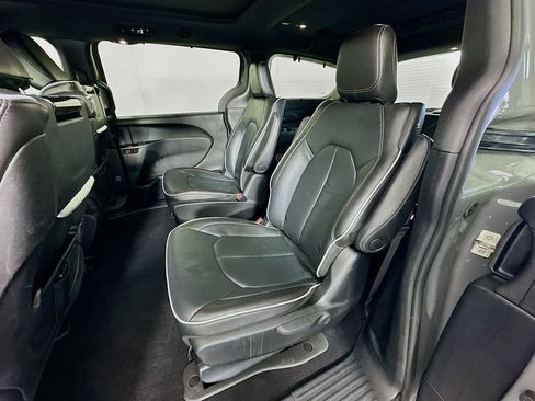 Used 2020 Chrysler Pacifica Limited w/ Advanced Safetytec Group image 25