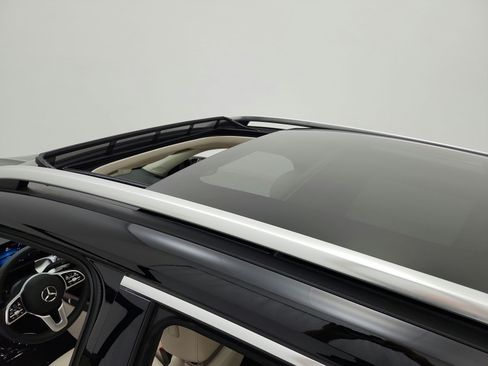 Used 2023 Mercedes-Benz GLB 250 image 11