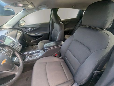 Used 2017 Chevrolet Malibu LT FWD image 9