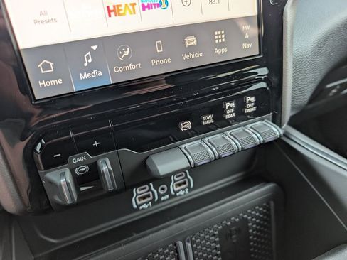 New 2026 RAM 2500 Laramie w/ Night Edition AWD/4WD image 33