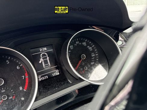 Used 2016 Volkswagen Jetta SEL image 1