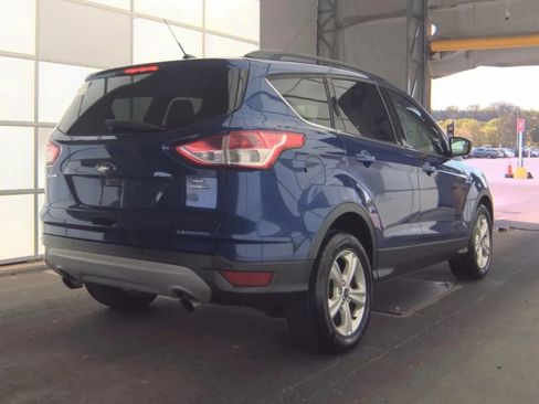 Used 2015 Ford Escape SE w/ Equipment Group 201A image 4