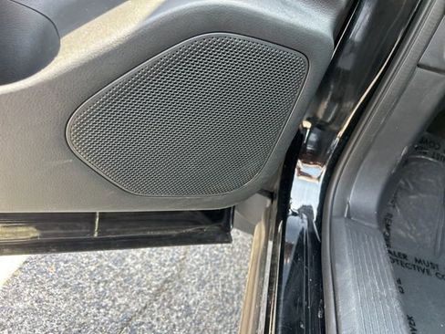 Used 2022 Nissan Rogue SV FWD image 14