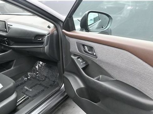 Used 2023 Nissan Rogue S AWD/4WD image 12