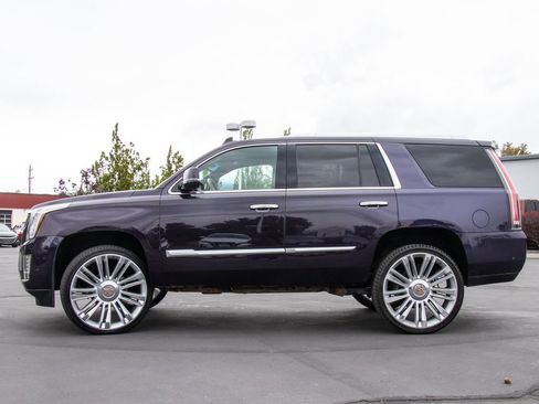 Used 2018 Cadillac Escalade Platinum AWD/4WD image 4