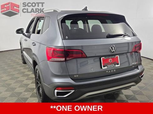 Used 2022 Volkswagen Taos SE w/ Panoramic Sunroof Package image 6