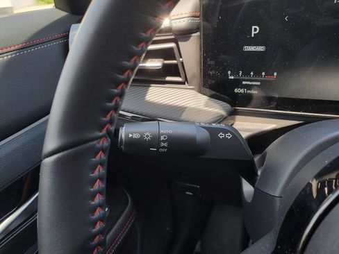 Used 2025 Nissan Kicks SR AWD/4WD image 23