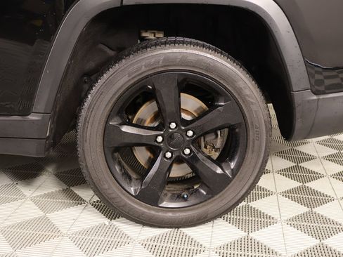 Used 2023 Jeep Grand Cherokee L Laredo image 19