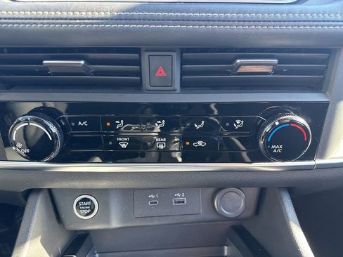 Used 2023 Nissan Rogue S image 31