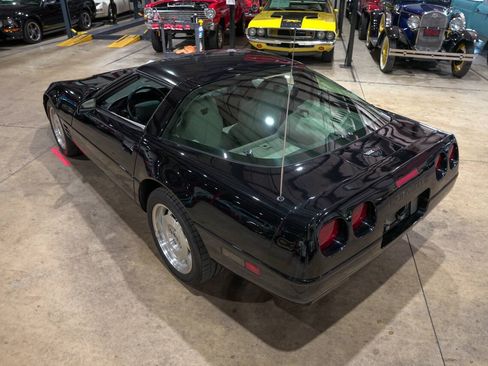 Used 1994 Chevrolet Corvette Coupe RWD image 16