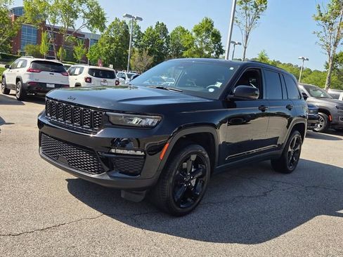 Used 2025 Jeep Grand Cherokee Limited w/ Black Appearance Package AWD/4WD image 4