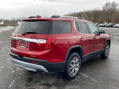 Used 2023 GMC Acadia SLE w/ Driver Convenience Package image 3