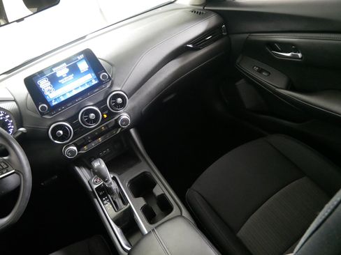 Used 2024 Nissan Sentra SV FWD image 11