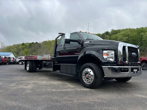 New 2025 Ford F650 2WD SuperCab Super Duty image 19