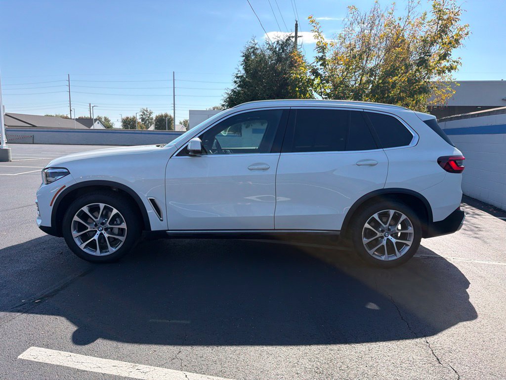 Used 2022 BMW X5 xDrive40i w/ Premium Package AWD/4WD image 2
