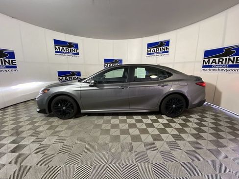 Used 2025 Toyota Camry SE FWD image 13