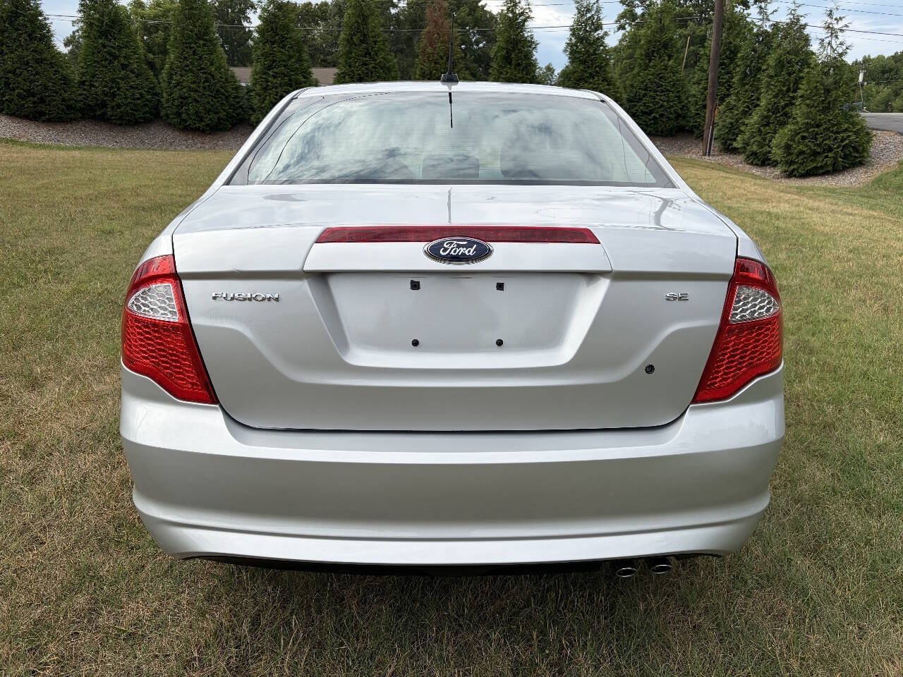 Used 2010 Ford Fusion SE FWD image 3