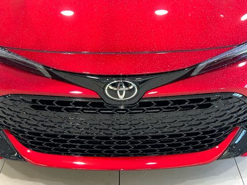 Used 2025 Toyota Corolla SE w/ SE Package FWD image 3