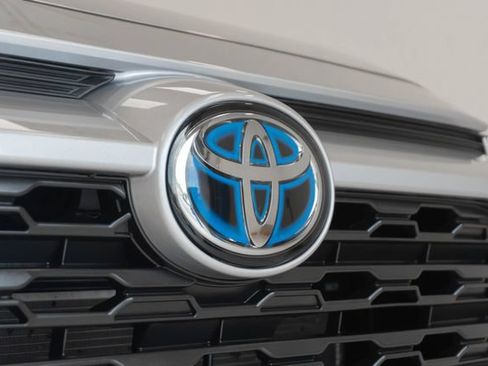 Used 2023 Toyota RAV4 XLE Premium AWD/4WD image 16