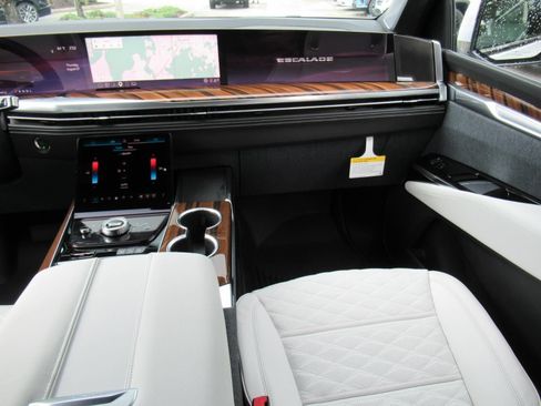 New 2026 Cadillac Escalade Platinum Sport w/ LPO, ONYX Package AWD/4WD image 14