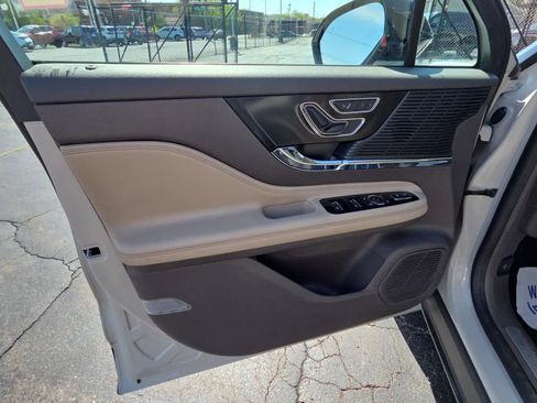 Used 2020 Lincoln Corsair AWD w/ Equipment Group 101A image 18