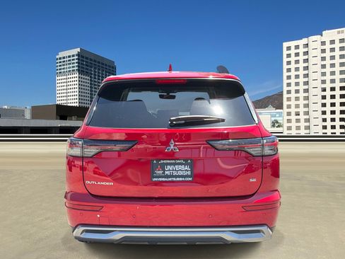 Used 2025 Mitsubishi Outlander SE FWD image 4