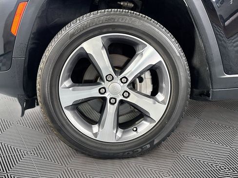 Used 2024 Jeep Grand Cherokee Limited RWD image 31