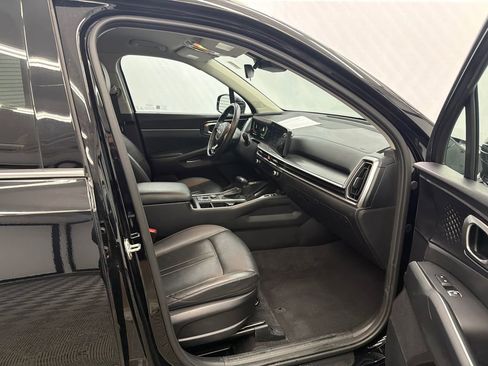 Used 2024 Kia Sorento S image 14