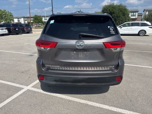 Used 2017 Toyota Highlander XLE FWD image 4