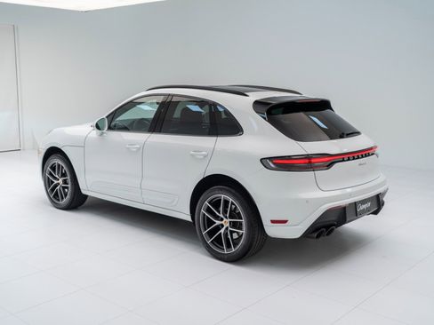 Certified 2026 Porsche Macan AWD/4WD image 3