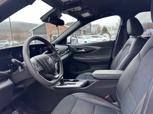 Used 2025 Buick Envista Preferred image 8