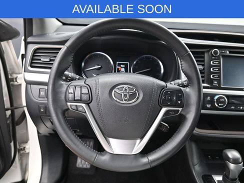 Used 2015 Toyota Highlander Limited w/ Driver Technology Package AWD/4WD image 17