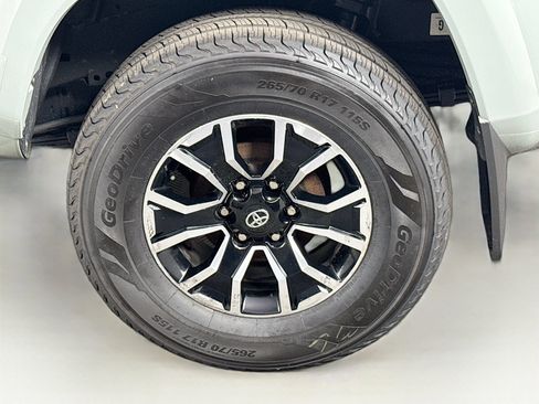 Certified 2023 Toyota Tacoma TRD Sport AWD/4WD image 9