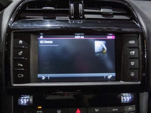 Used 2017 Jaguar F-PACE Premium image 25