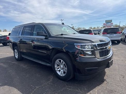Used 2019 Chevrolet Suburban LT image 1
