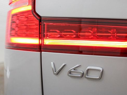 Used 2025 Volvo V60 B5 Cross Country Plus AWD/4WD image 34