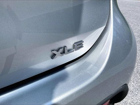 Used 2021 Toyota Highlander XLE FWD image 23