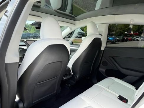 Used 2024 Tesla Model Y Long Range AWD/4WD image 26