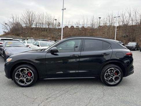 Used 2022 Alfa Romeo Stelvio Veloce image 4