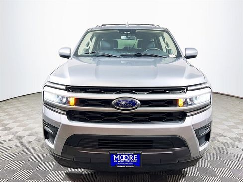 Used 2024 Ford Expedition Max XLT image 3