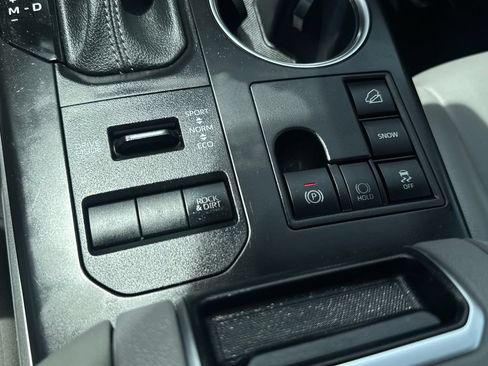 Used 2023 Toyota Highlander XLE AWD/4WD image 30