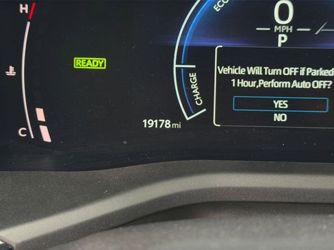 Used 2025 Toyota Camry LE image 39