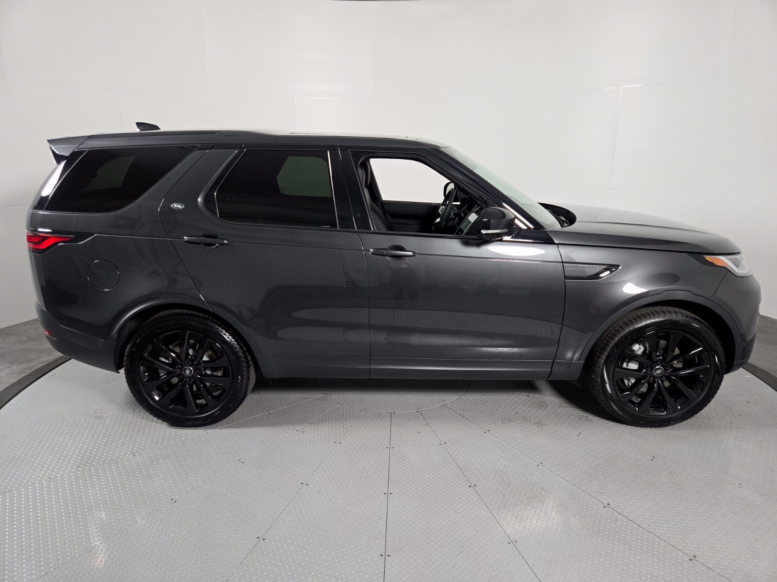 New 2026 Land Rover Discovery S AWD/4WD image 6